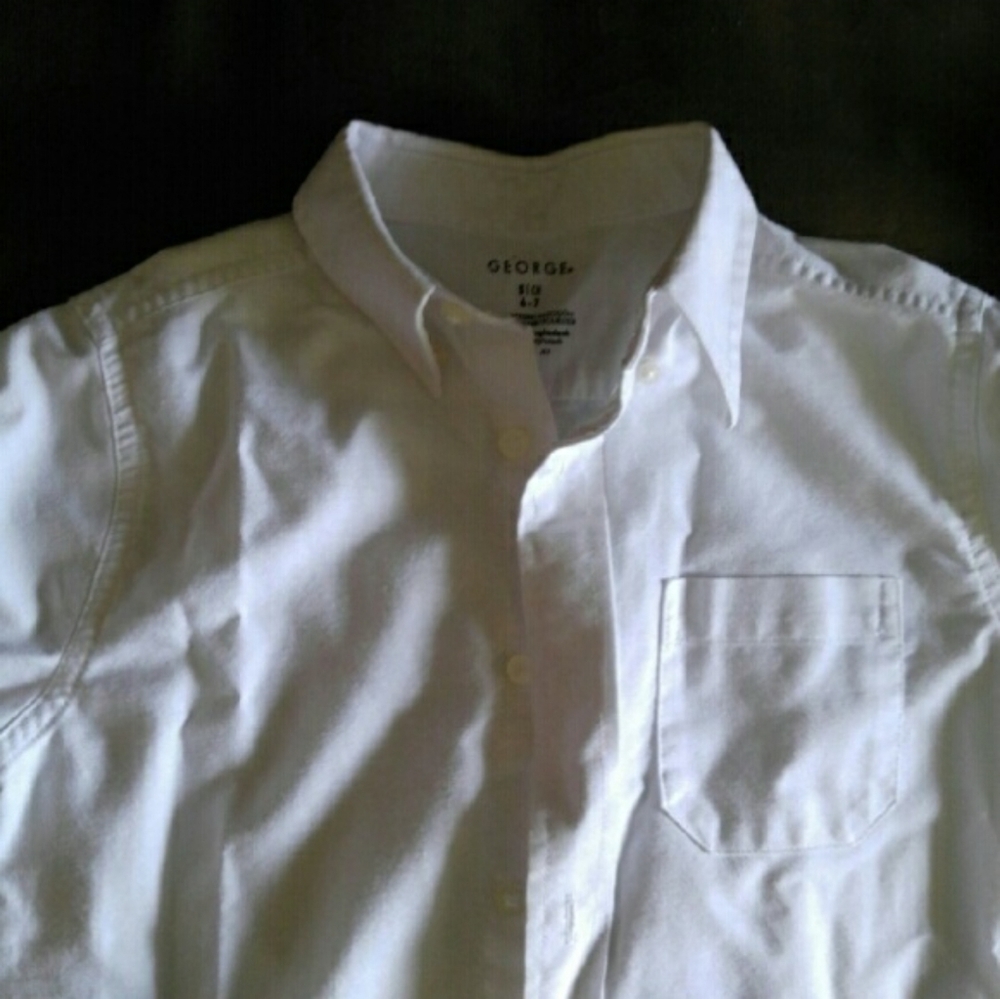 3/$12 Short Sleeve White Boys Button Down Shirt Size 6-7